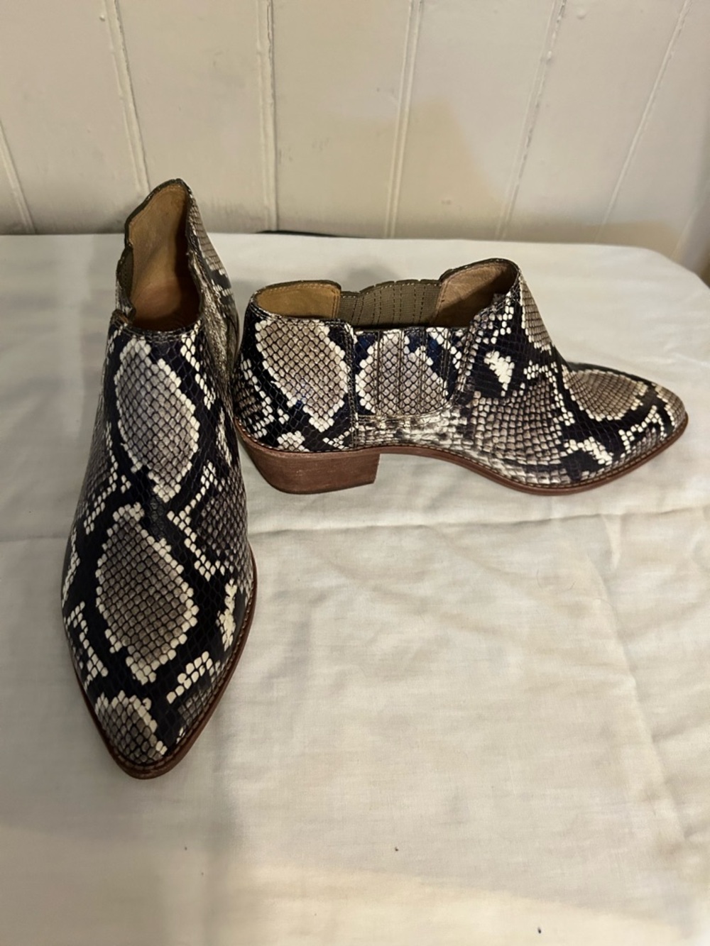 NWOT Maxwell Sonia Low Chelsea Boots-Snake Embossed Leather/7.5 - Picture 3 of 5
